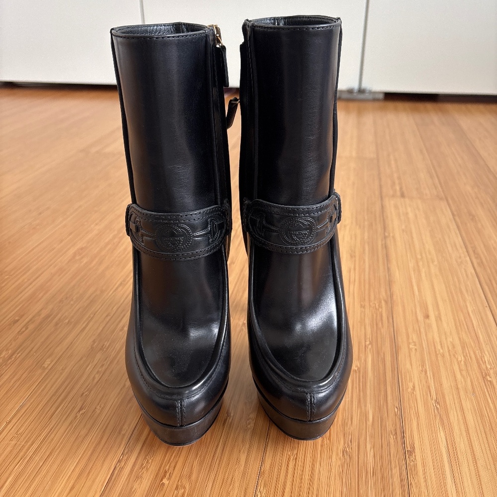 Gucci booties with horsebit detail
